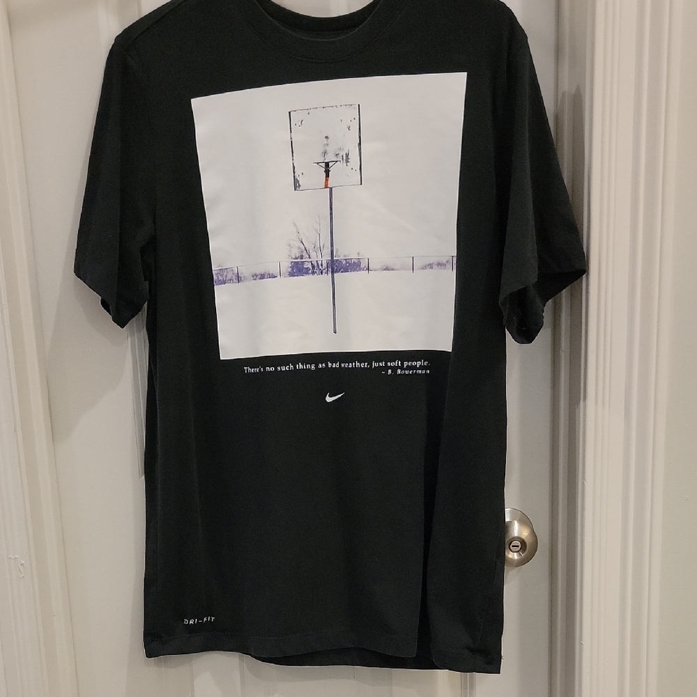 Black Nike Graphic T-Shirt